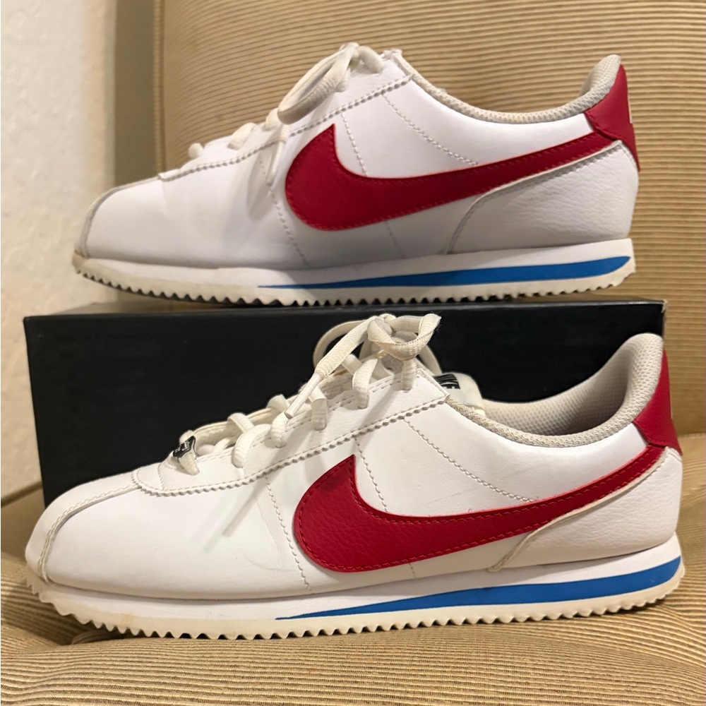 ☄️Nike Cortez Leather Sneakers - Size 8.5 Women’s/7 Youth